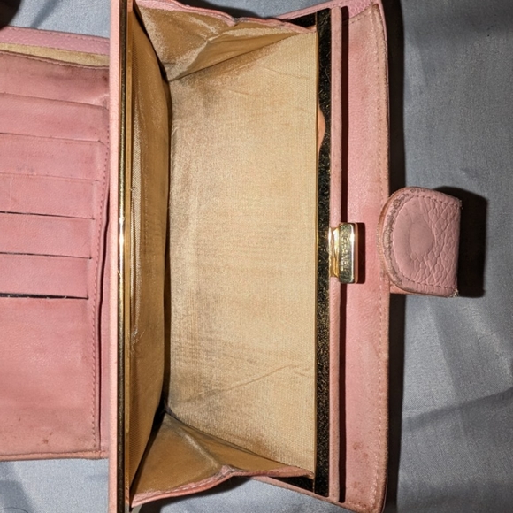 Chanel Rare Pink Caviar Bifold Wallet - Picture 2 of 6